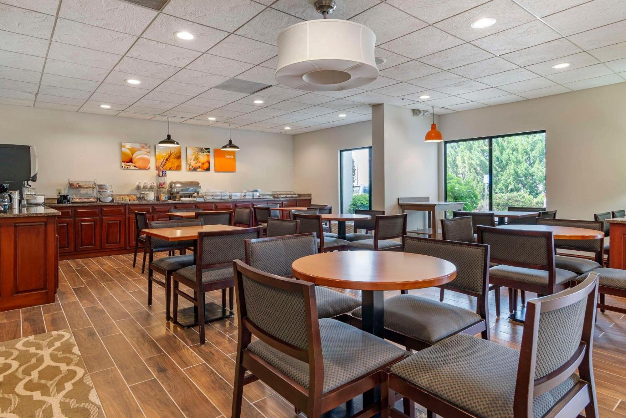 Comfort Inn & Suites Dahlonega University Area Экстерьер фото