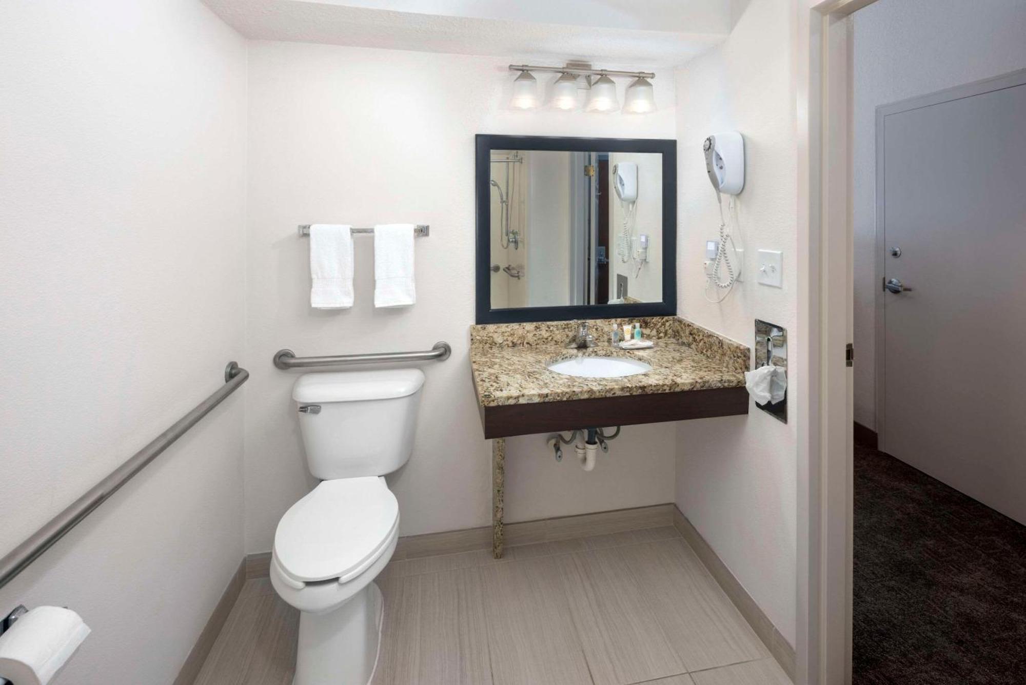 Comfort Inn & Suites Dahlonega University Area Экстерьер фото