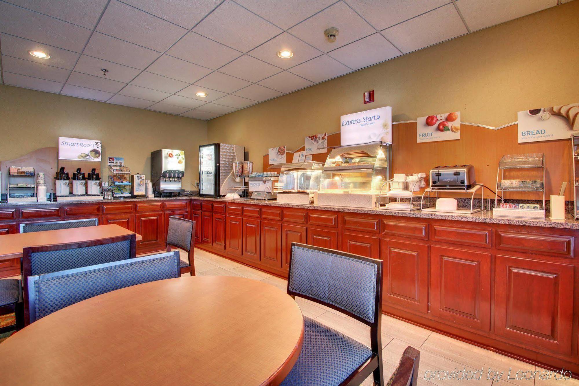 Comfort Inn & Suites Dahlonega University Area Экстерьер фото